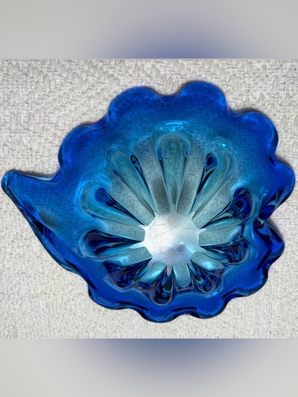 Blue Flower Petal Shaped Bowl-Preowned Condition. No Cracks or Chips.
